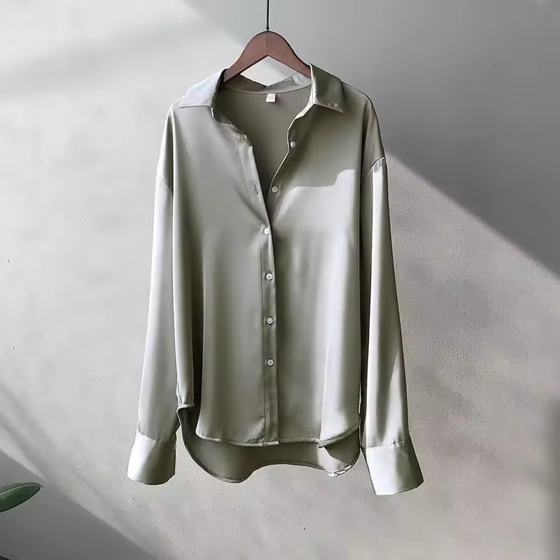 Marcella | Långärmad blus i satin med knappar - Klassisk skräddarsydd topp