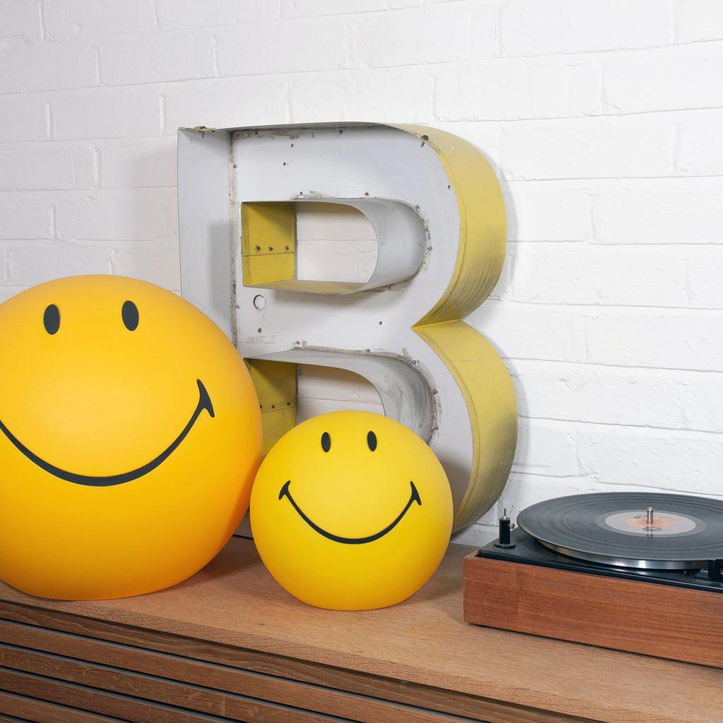 Happy Face bordslampa – Nyckfull modern dekorativ lampa