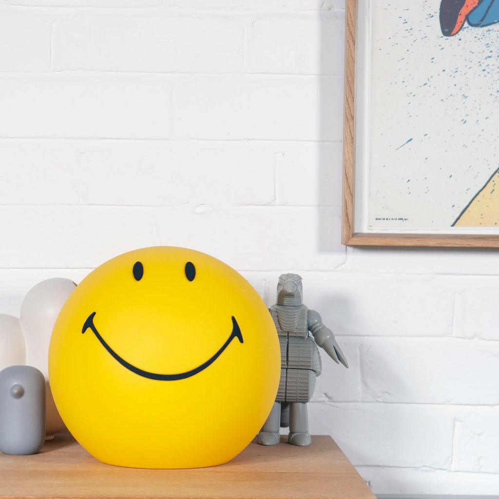 Happy Face bordslampa – Nyckfull modern dekorativ lampa