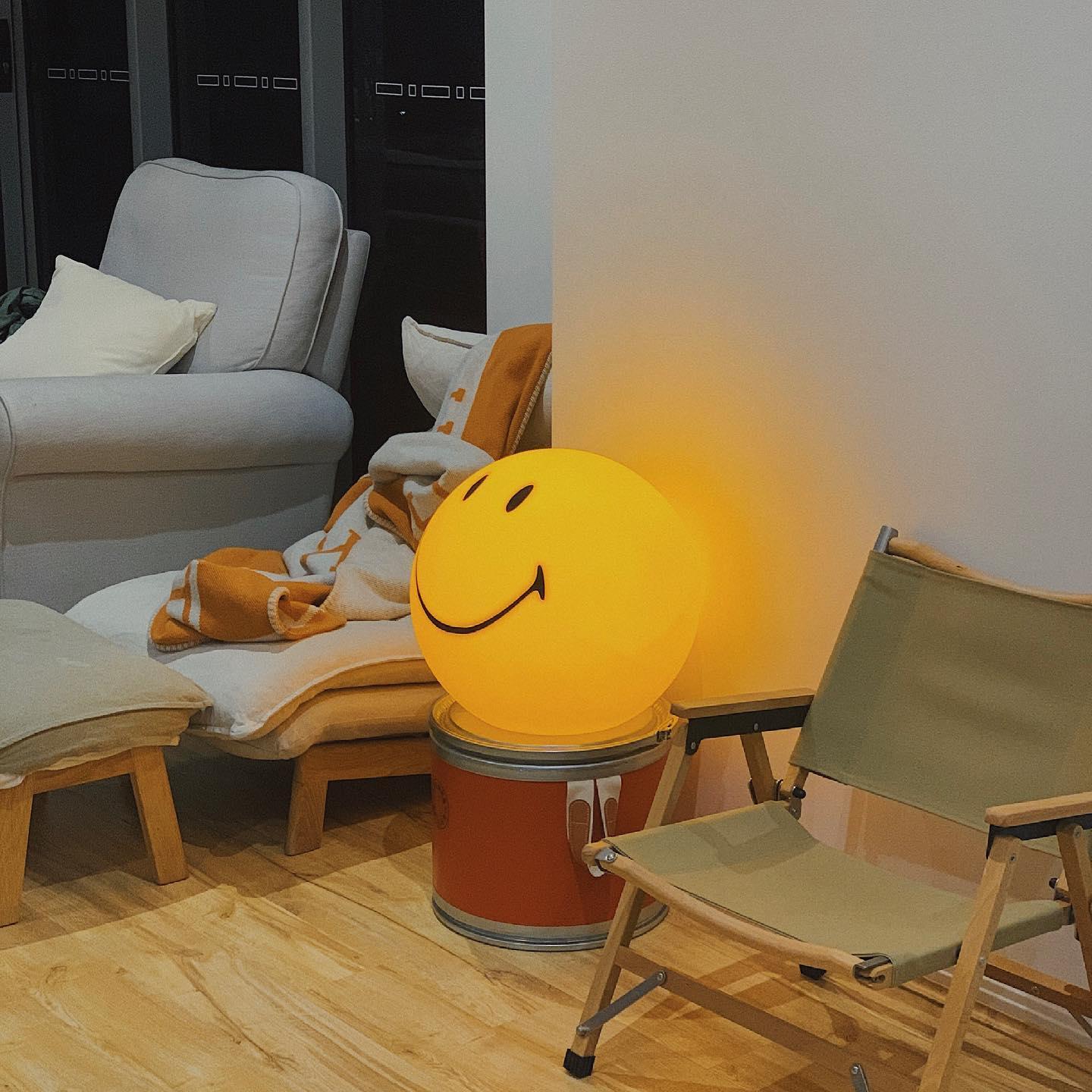 Happy Face bordslampa – Nyckfull modern dekorativ lampa