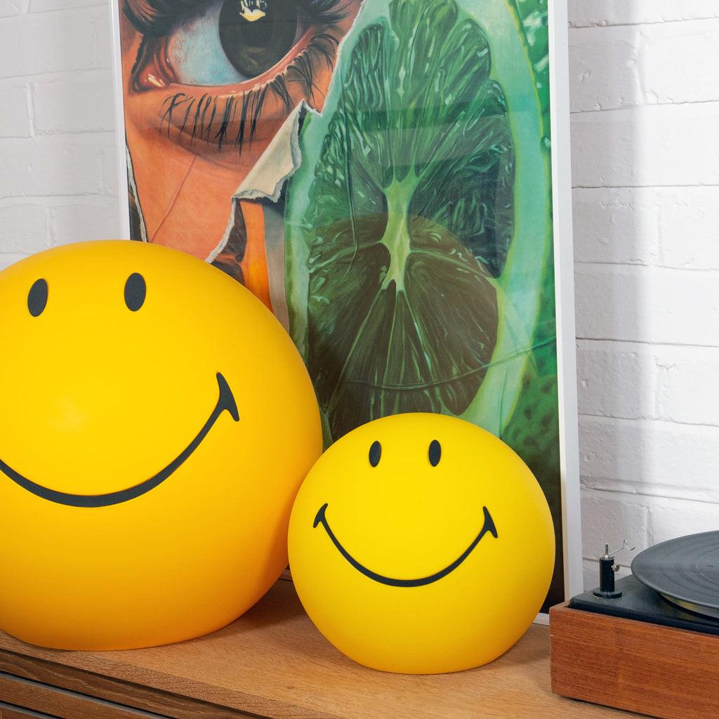 Happy Face bordslampa – Nyckfull modern dekorativ lampa