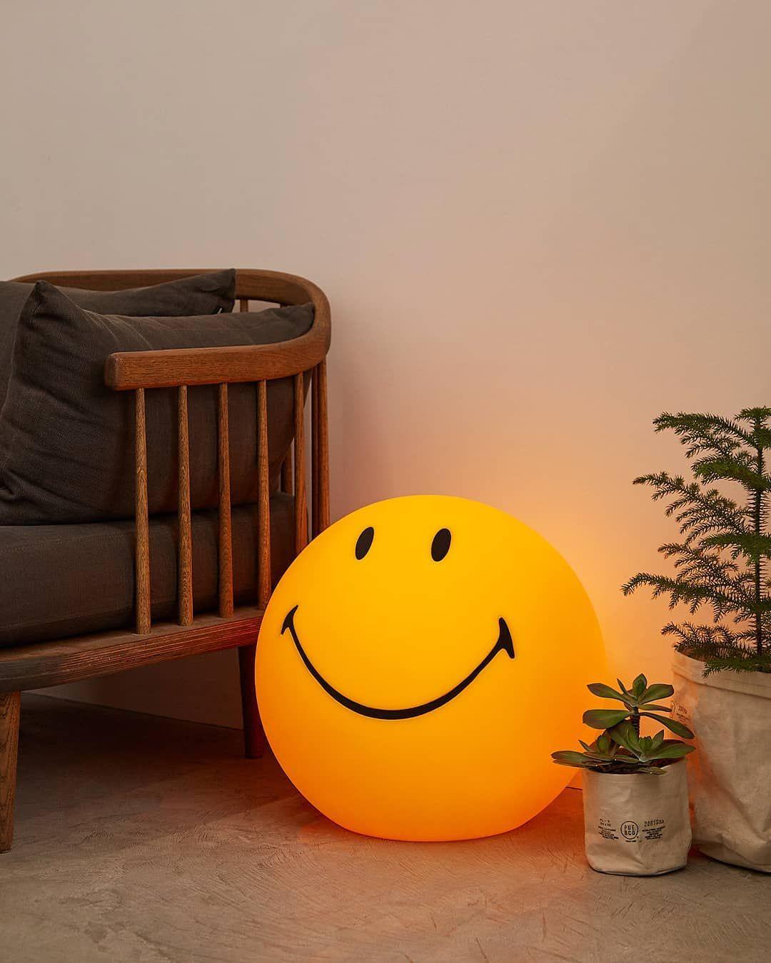 Happy Face bordslampa – Nyckfull modern dekorativ lampa
