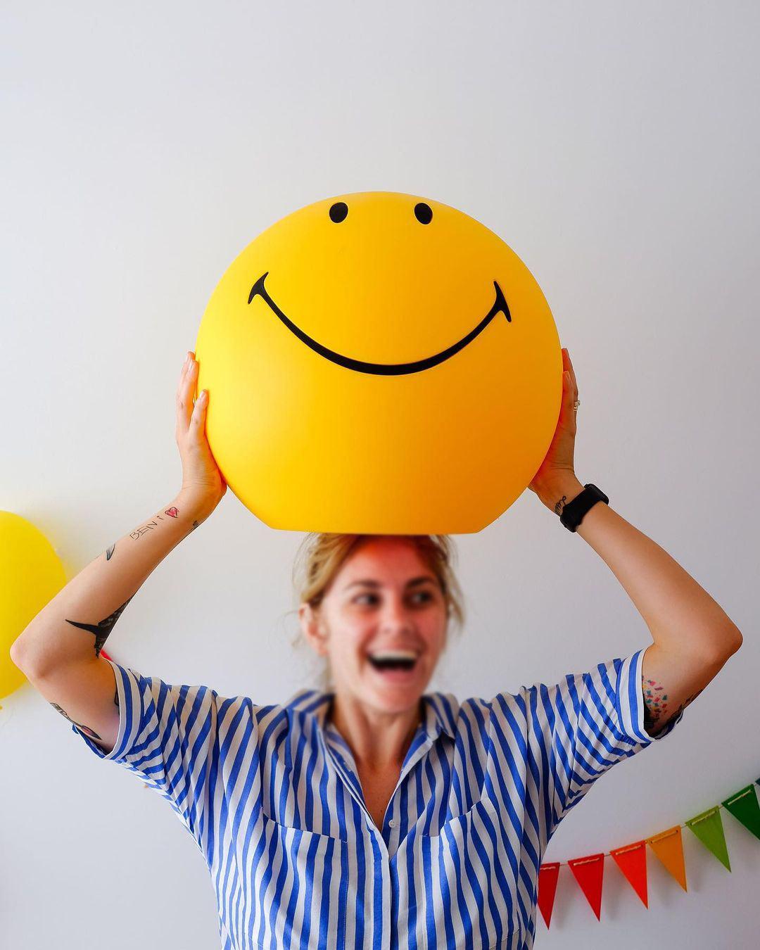 Happy Face bordslampa – Nyckfull modern dekorativ lampa