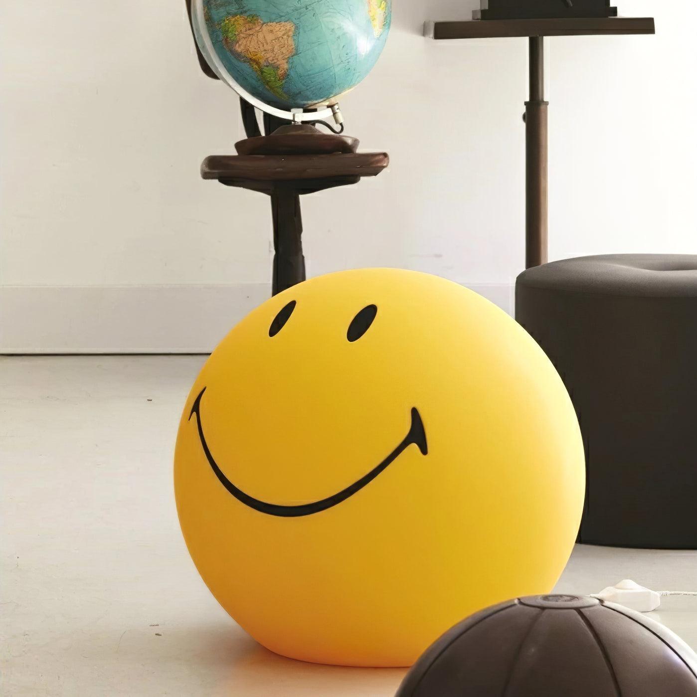 Happy Face bordslampa – Nyckfull modern dekorativ lampa