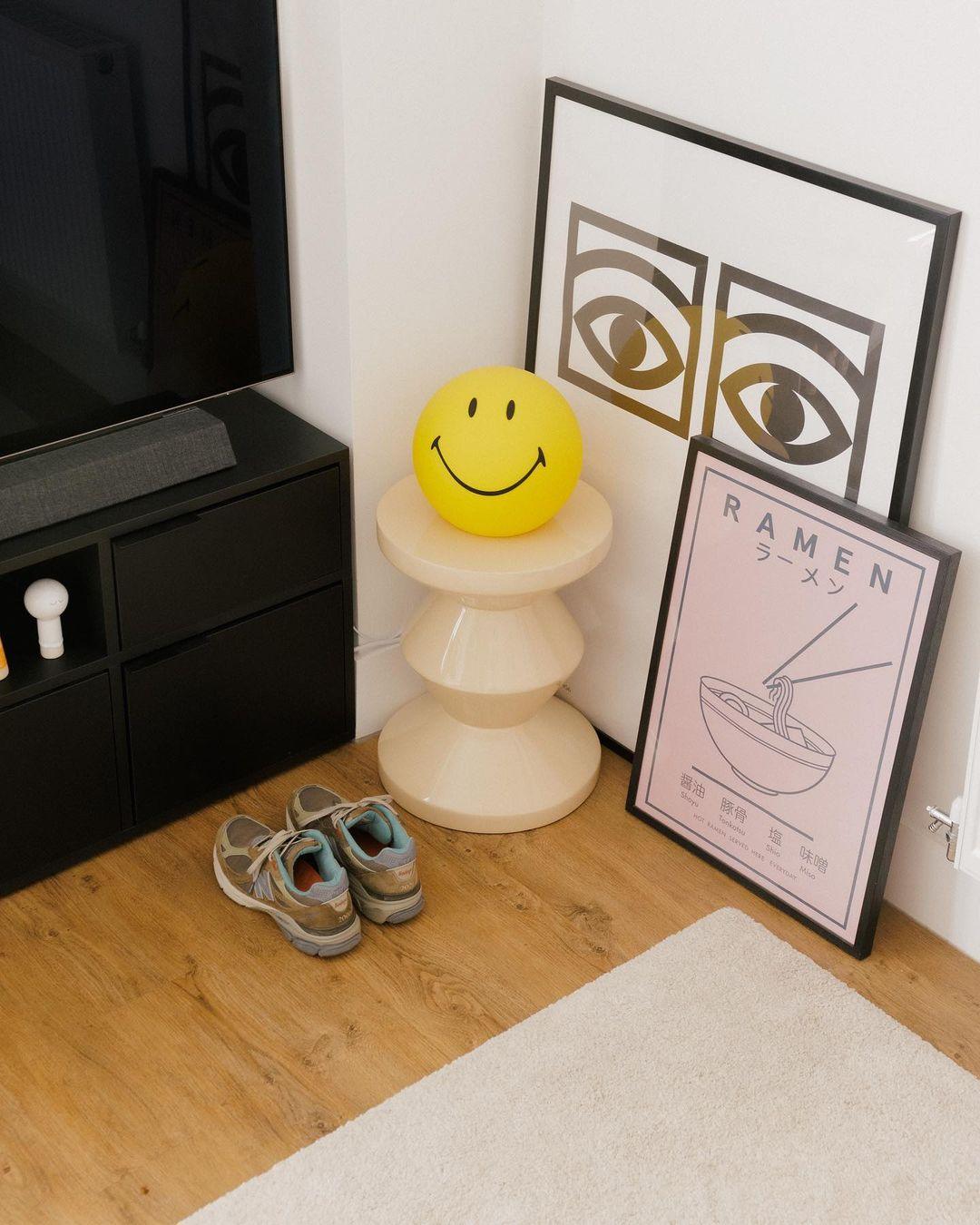 Happy Face bordslampa – Nyckfull modern dekorativ lampa