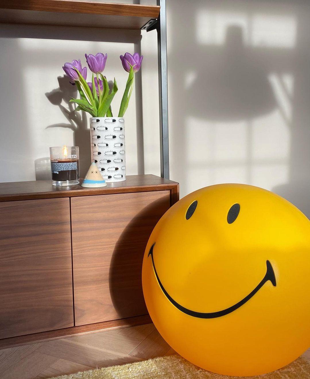 Happy Face bordslampa – Nyckfull modern dekorativ lampa