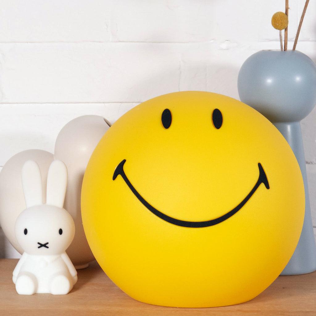 Happy Face bordslampa – Nyckfull modern dekorativ lampa