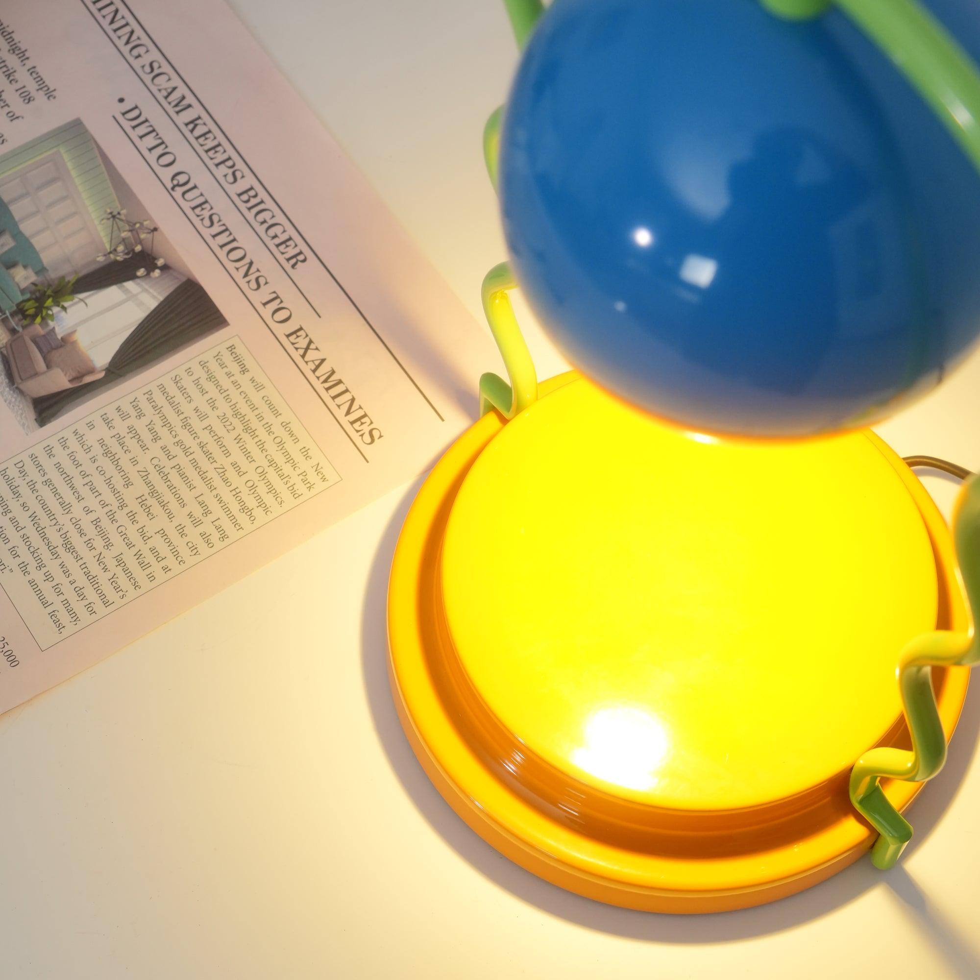 S-formad modern lampa - Dekorativ bords- och sänglampa