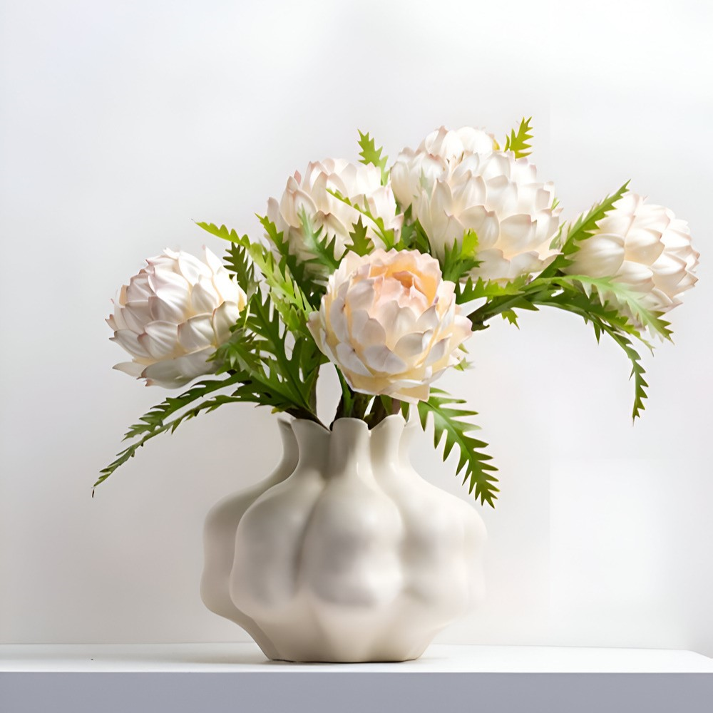 Konstnärlig granatäpplevas i keramik – Färgglad dekorativ accent för hem- och bordsdekoration