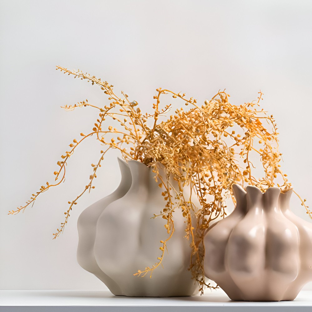 Konstnärlig granatäpplevas i keramik – Färgglad dekorativ accent för hem- och bordsdekoration