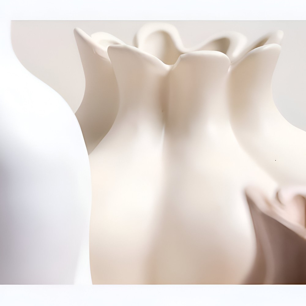 Konstnärlig granatäpplevas i keramik – Färgglad dekorativ accent för hem- och bordsdekoration