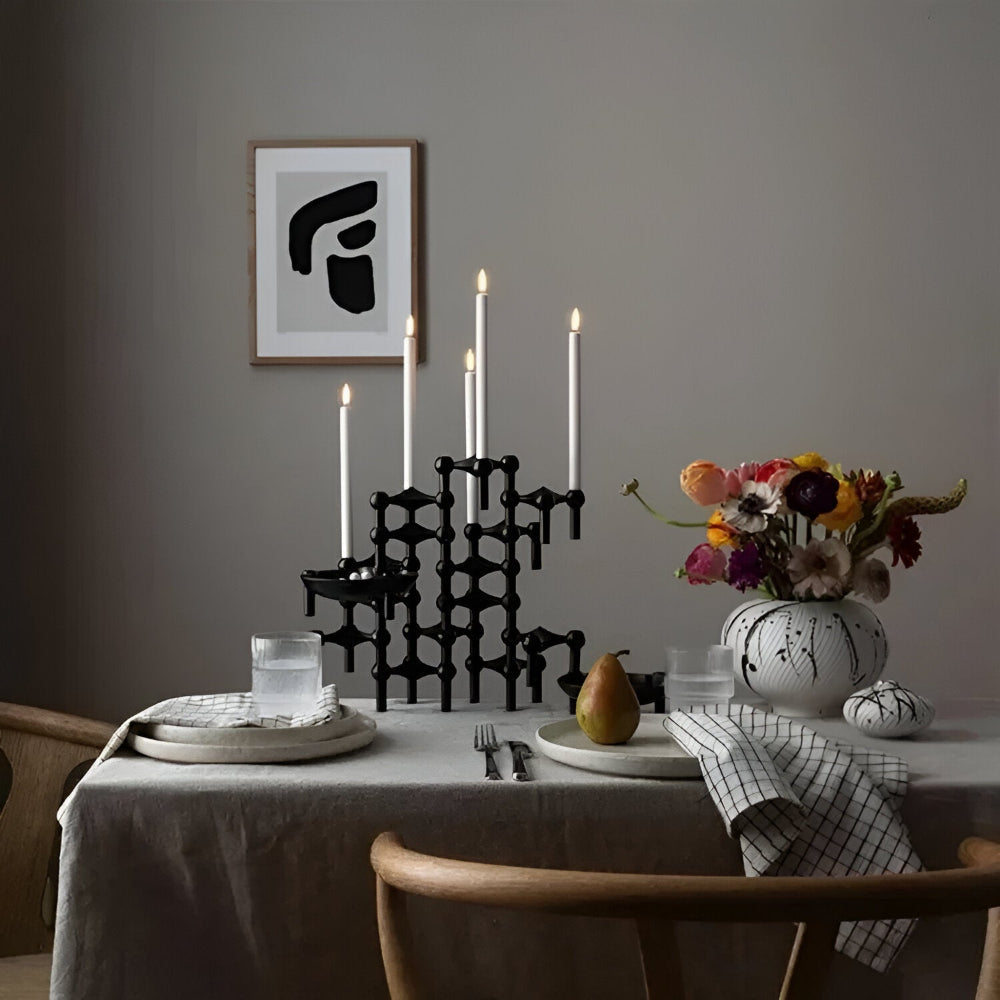 Nordiskinspirerade ljusstakar i metall – elegant minimalistisk inredning