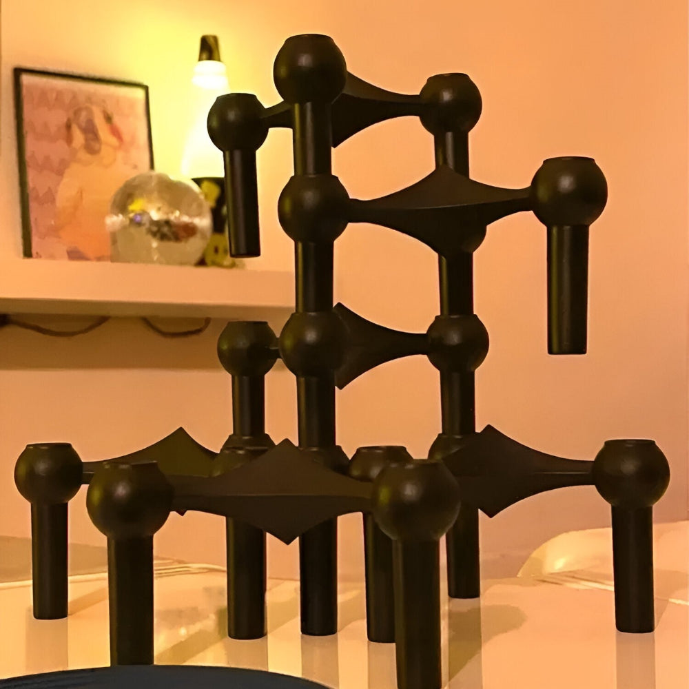 Nordiskinspirerade ljusstakar i metall – elegant minimalistisk inredning