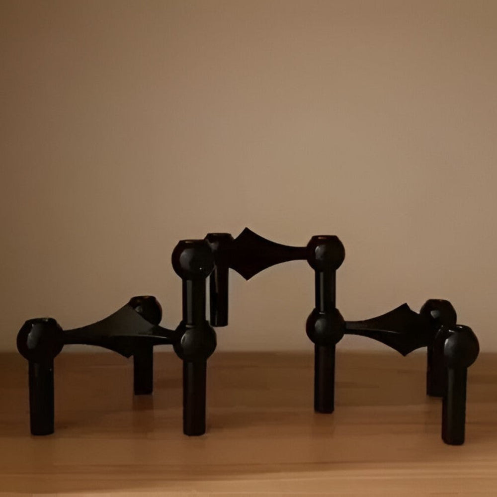 Nordiskinspirerade ljusstakar i metall – elegant minimalistisk inredning