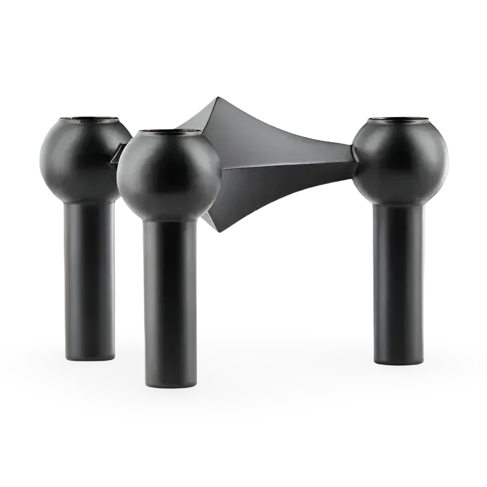 Nordiskinspirerade ljusstakar i metall – elegant minimalistisk inredning