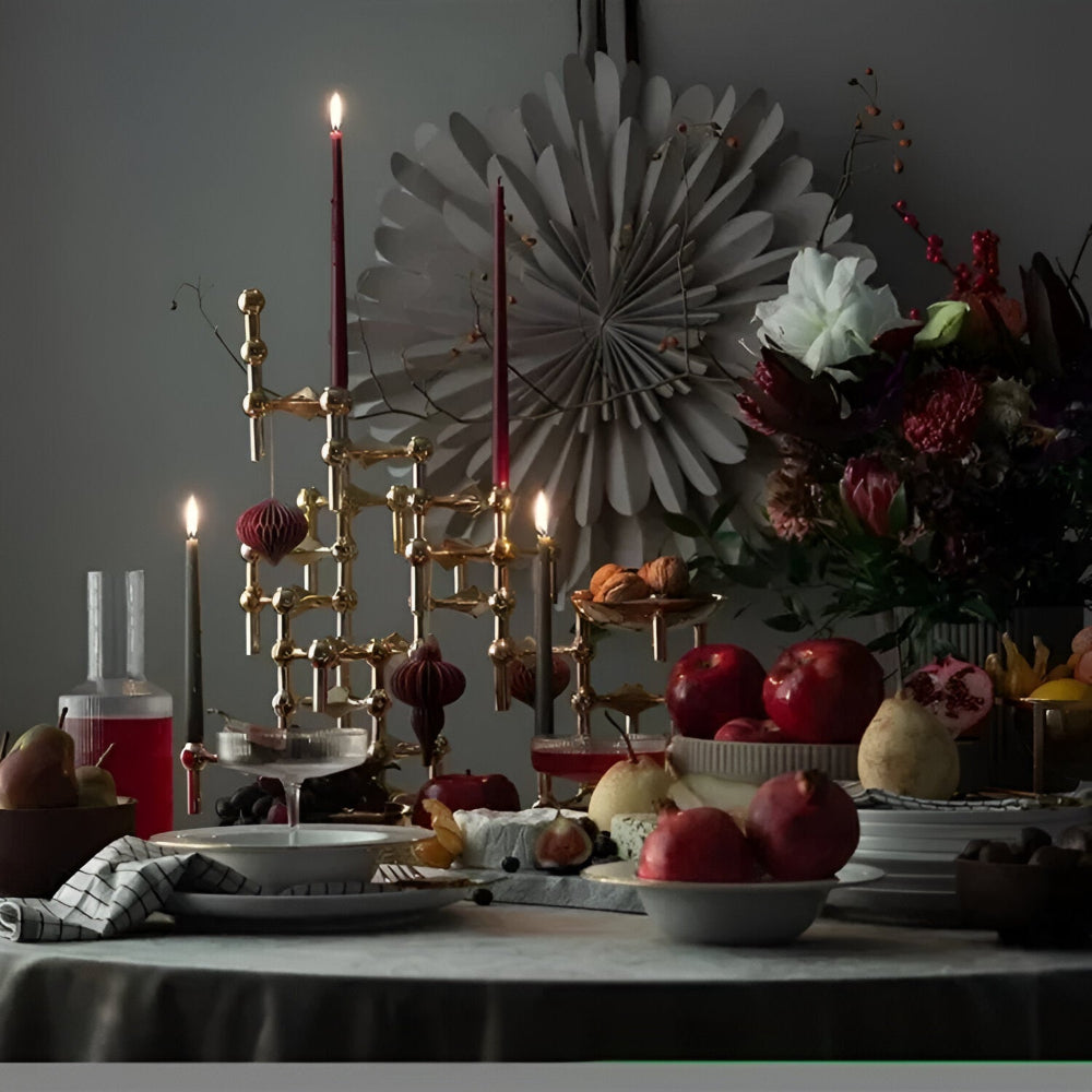 Nordiskinspirerade ljusstakar i metall – elegant minimalistisk inredning