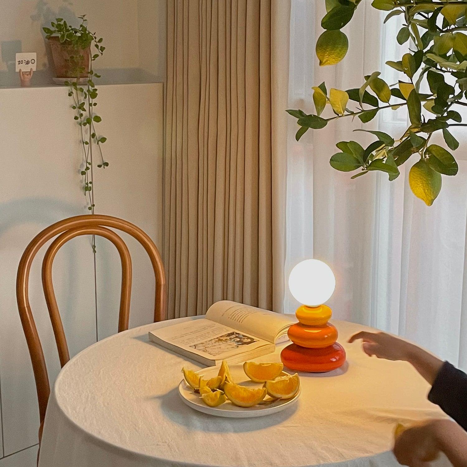 Skulpterad trippelformad bordslampa – Elegant modern accentbelysning