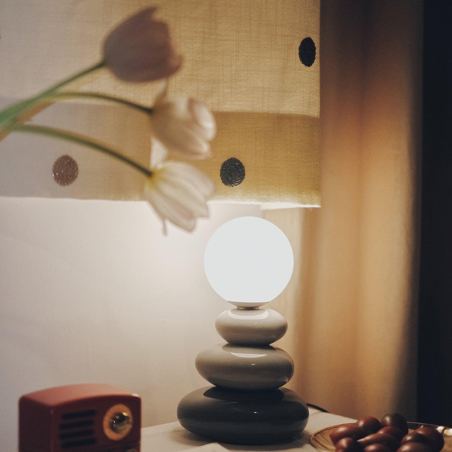 Skulpterad trippelformad bordslampa – Elegant modern accentbelysning