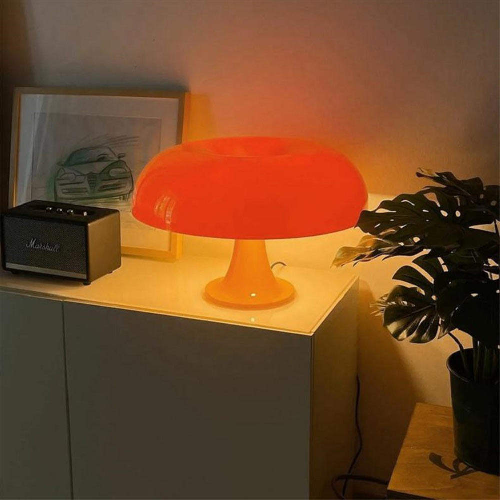 Svampformad minimalistisk bordslampa