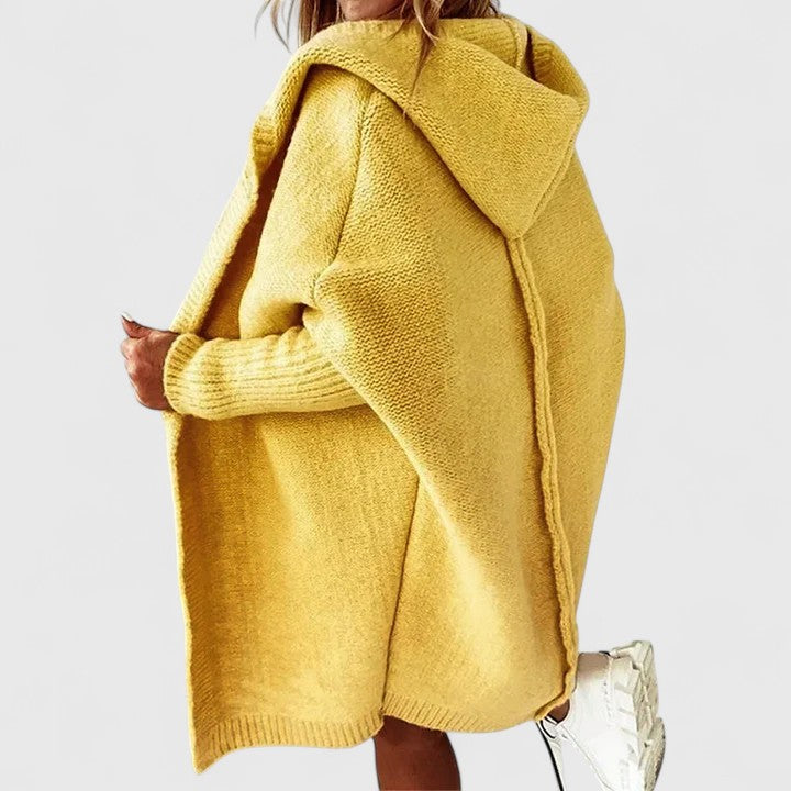 Evadne | Kofta med huva, öppen front och fladdermusärm – oversized-modell med ribbade muddar