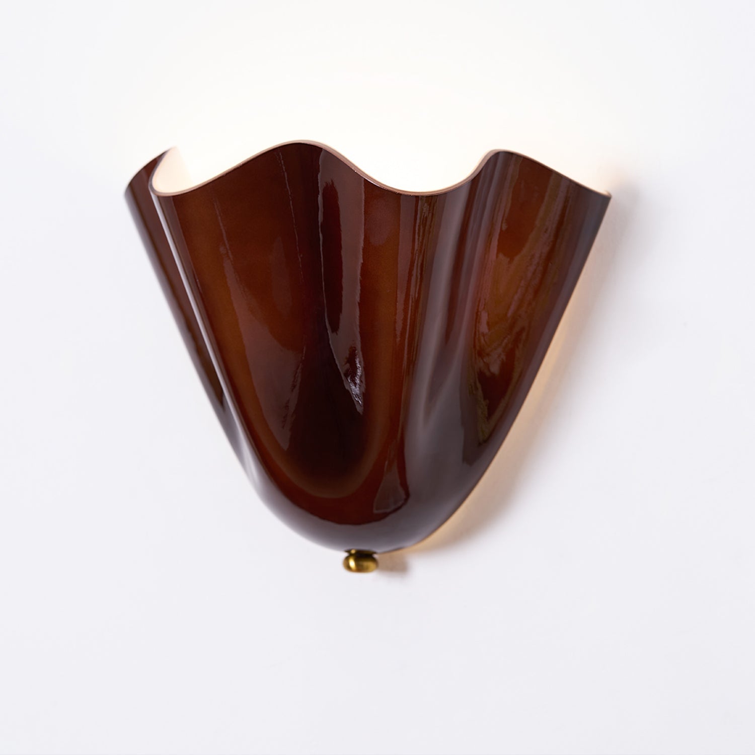 Vägglampa med blommotiv – Elegant kronbladsinspirerad lampa