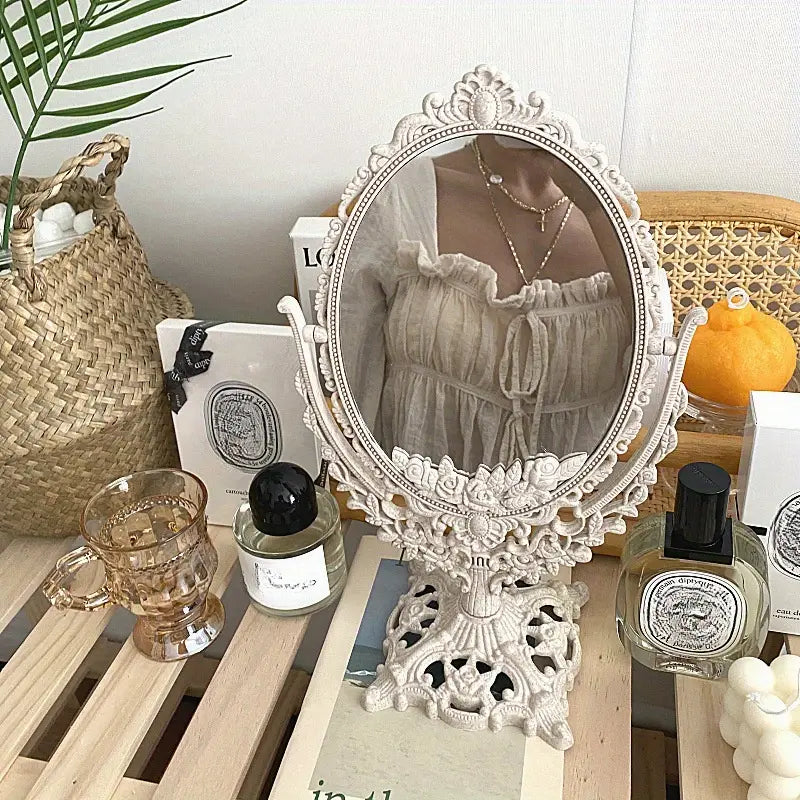 Tidlös elegansbordspegel – Retroinspirerad sminkmöbel