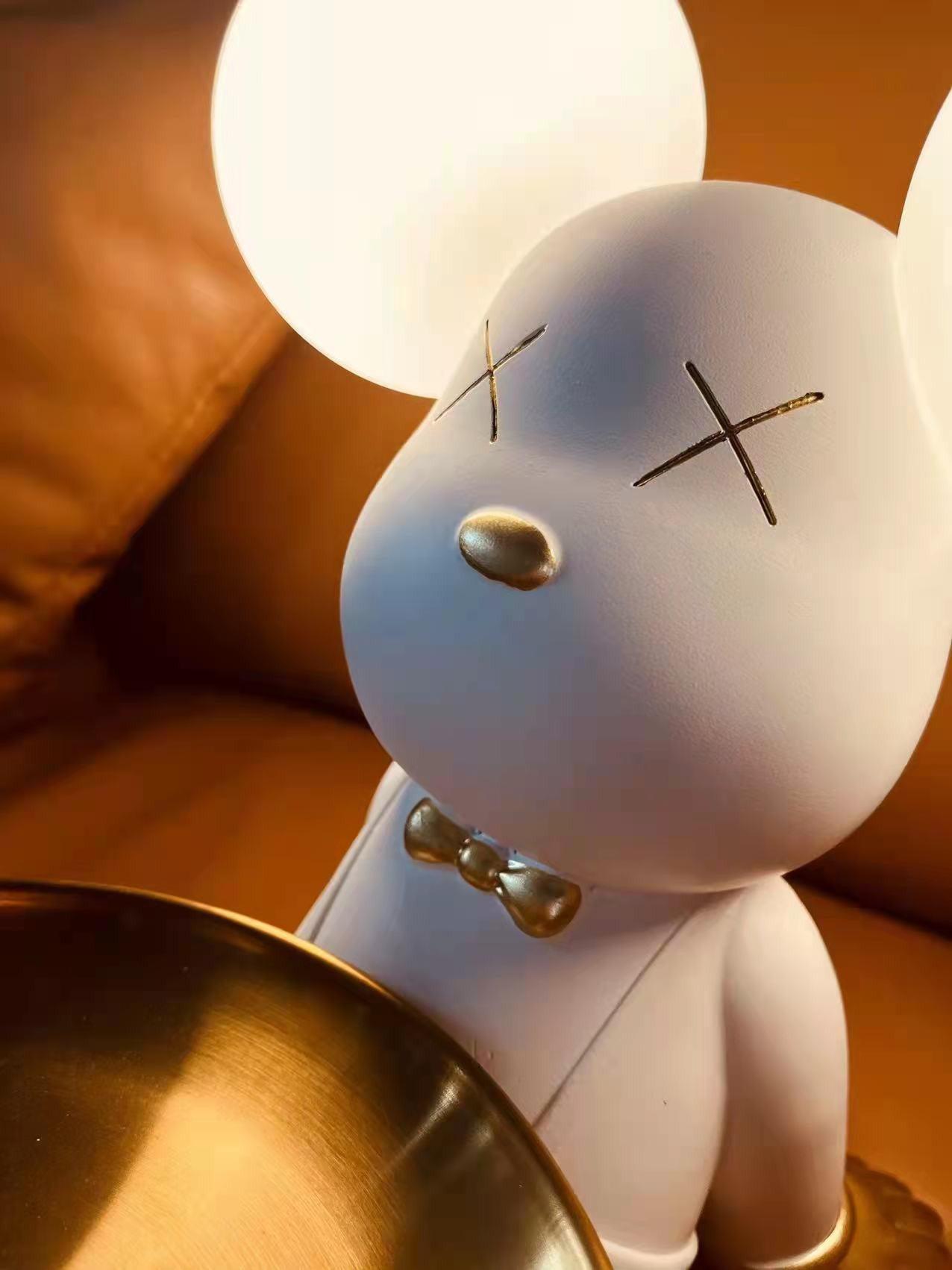 Skrivbordslampa med integrerad bricka – Snygg skulptural bordslampa