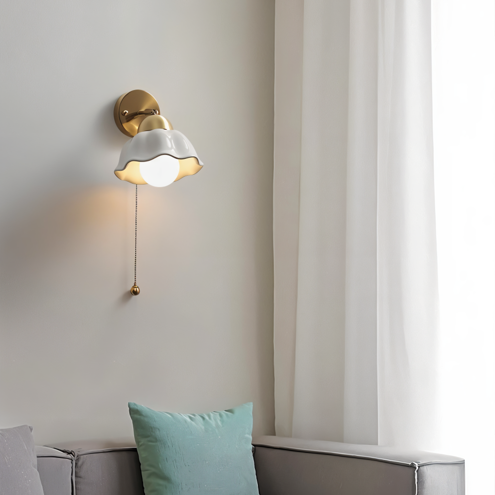 Vintage blommig vägglampa – Elegant vit LED-armatur