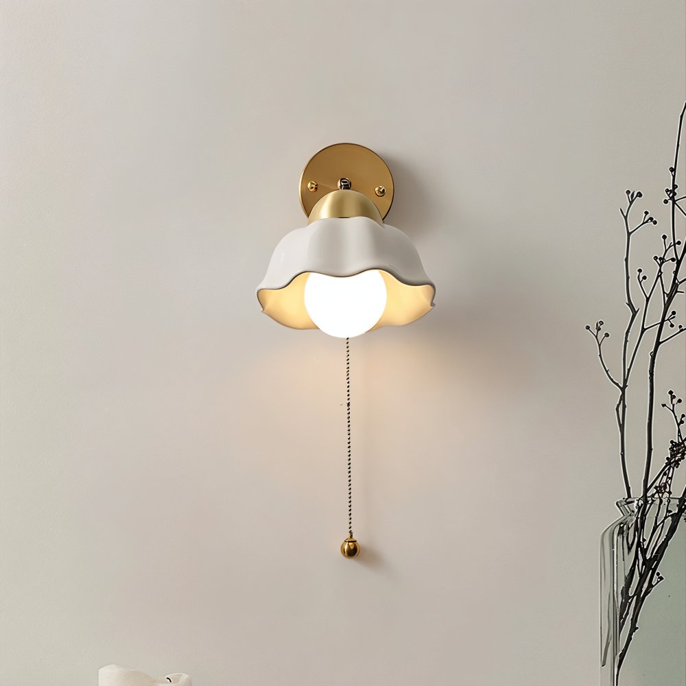 Vintage blommig vägglampa – Elegant vit LED-armatur