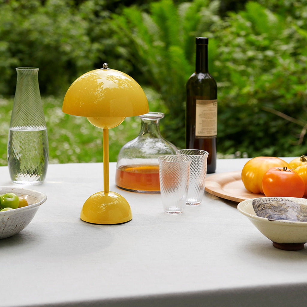 LunarGlow - LED-bordslampa för en ambient interiör