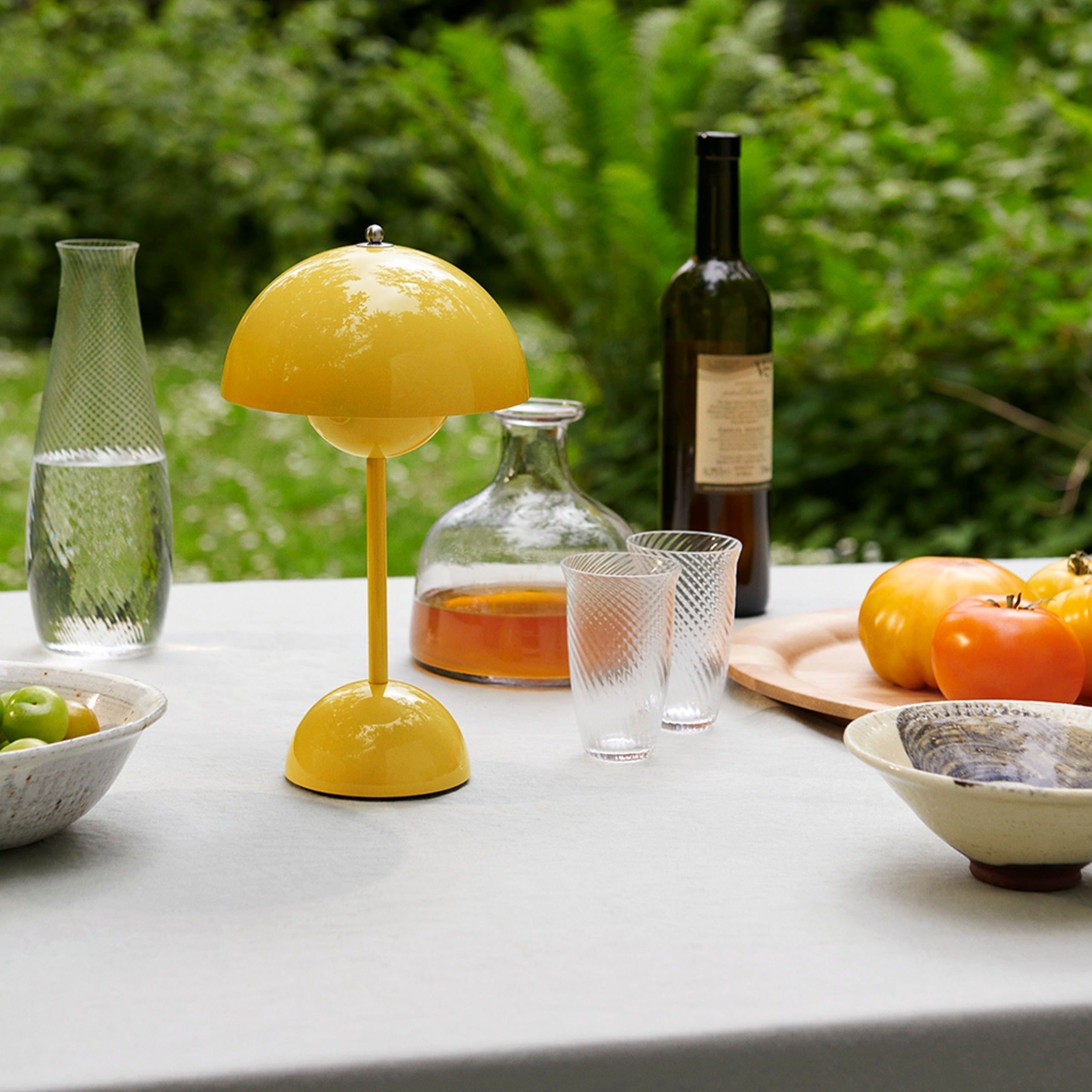 LunarGlow - LED-bordslampa för en ambient interiör