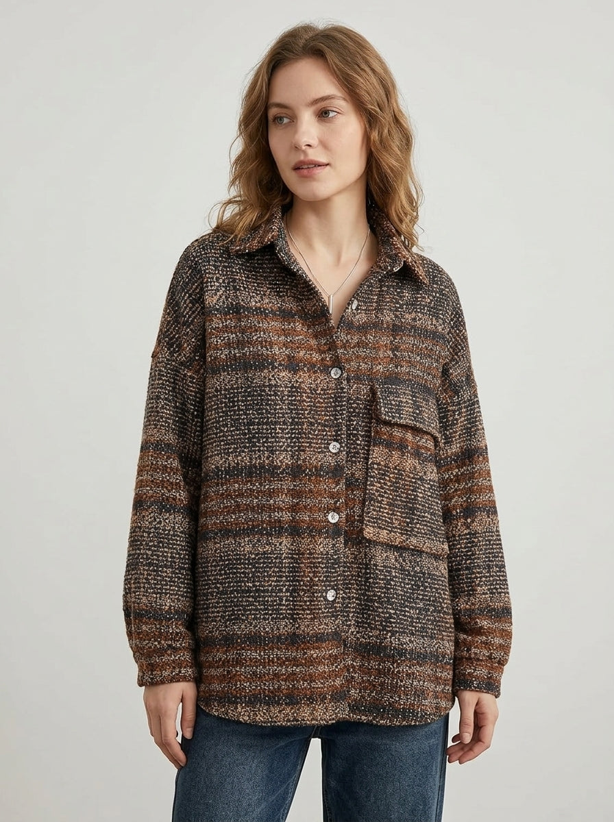 Holly | Texturerad sjäck med knappar och bröstficka – Casual höst och lager-på-lager ytterkläder