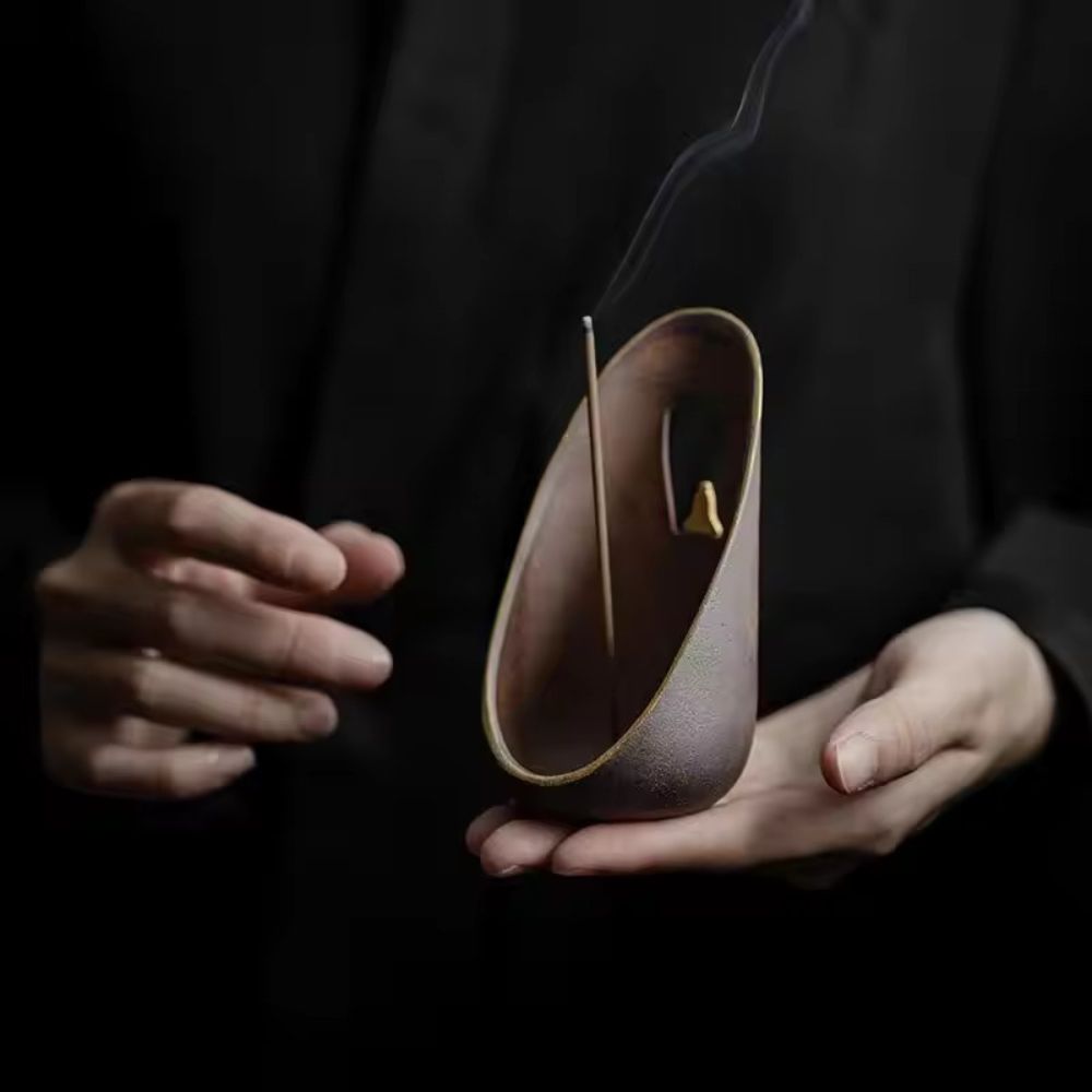 Lugn keramisk rökelsekare – Elegant hållare för aromaterapi och avkoppling