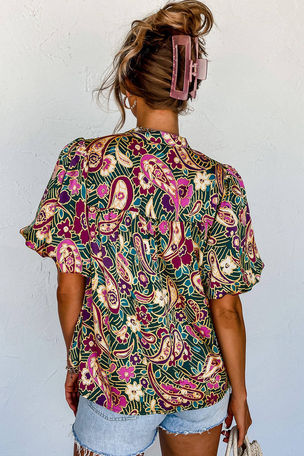 Damblus med paisleymönster – elegant topp med bubbelärmar och vintageinspirerad elegans