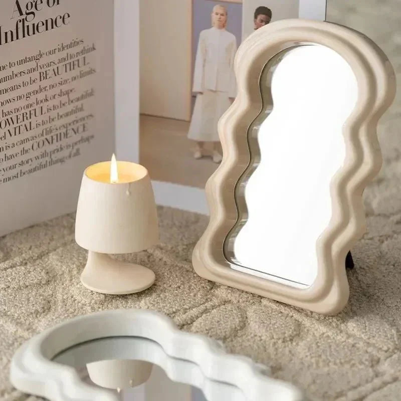 AuraGlow Cloud sminkspegel – Estetisk abstrakt design