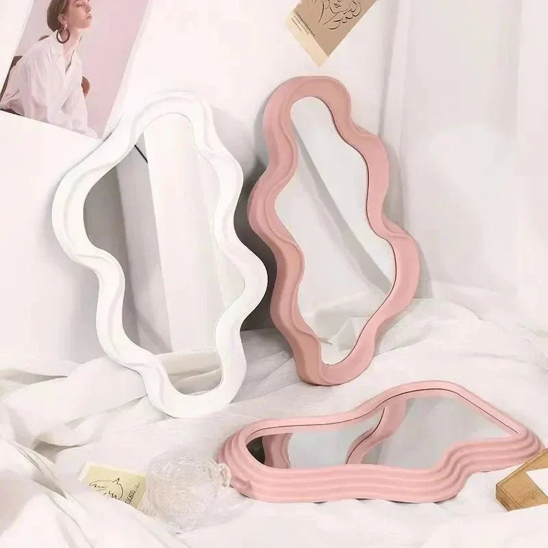 AuraGlow Cloud sminkspegel – Estetisk abstrakt design