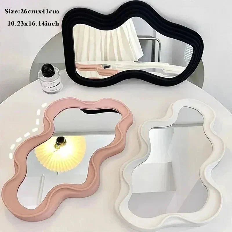 AuraGlow Cloud sminkspegel – Estetisk abstrakt design
