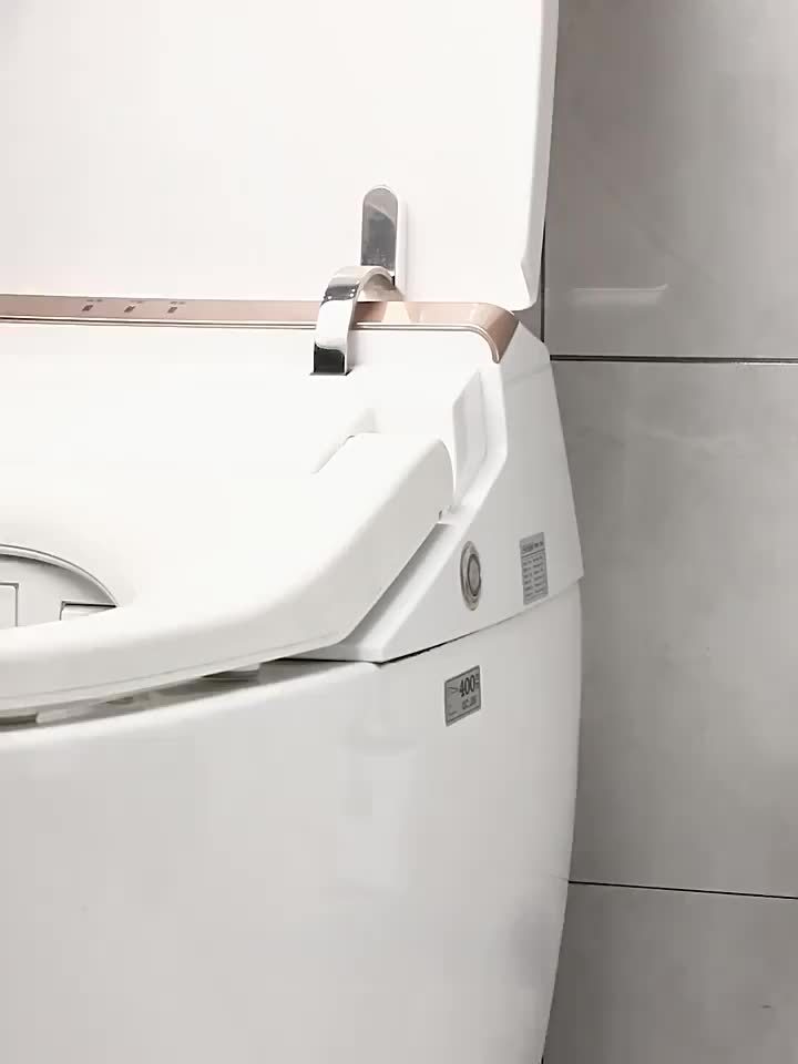 Hygienisk badrumsborste och vägghållare – kladdfri design med greppvänligt handtag