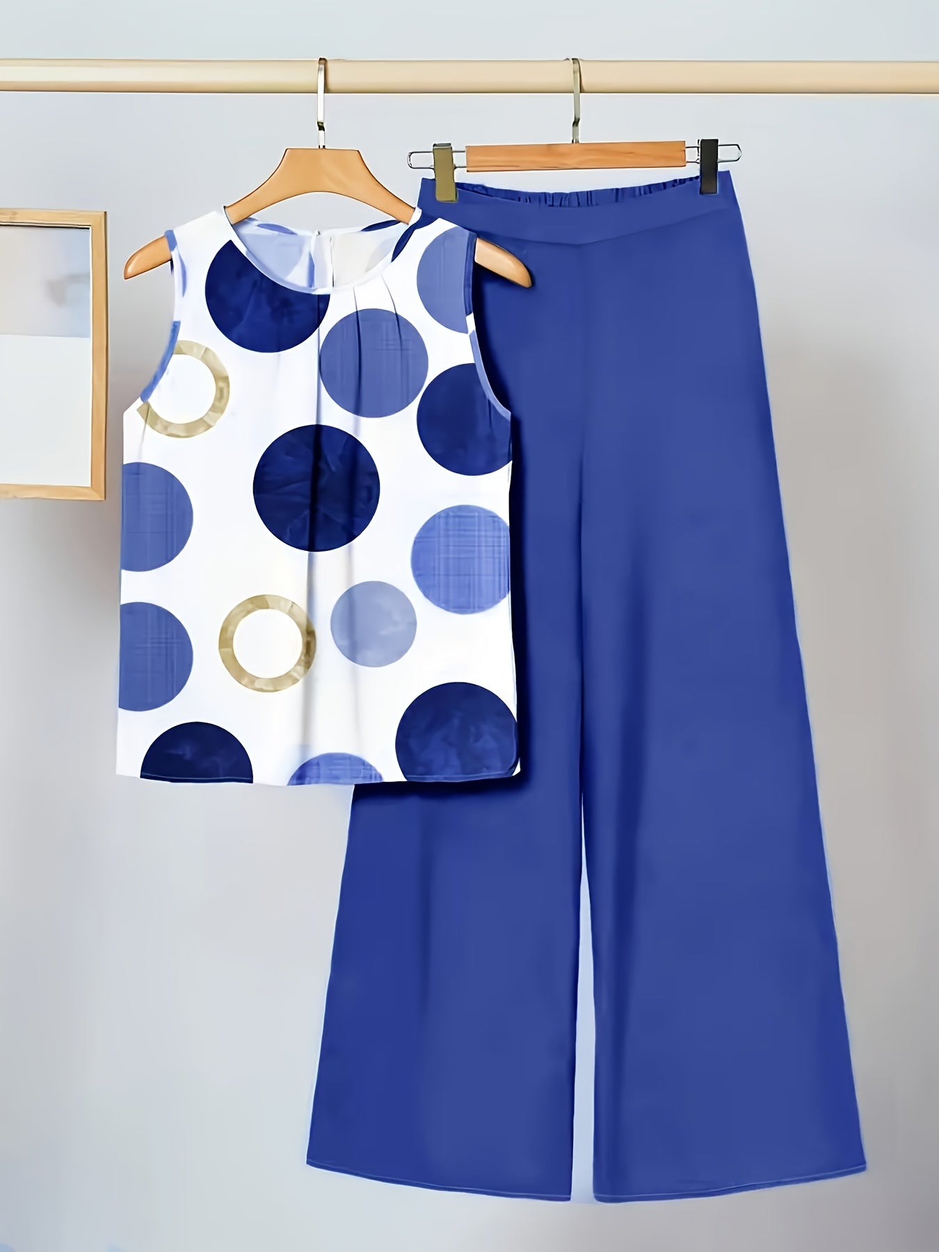 Valerisse | Set med prickig ärmlös blus och vida byxor - Snygg tvådelad outfit