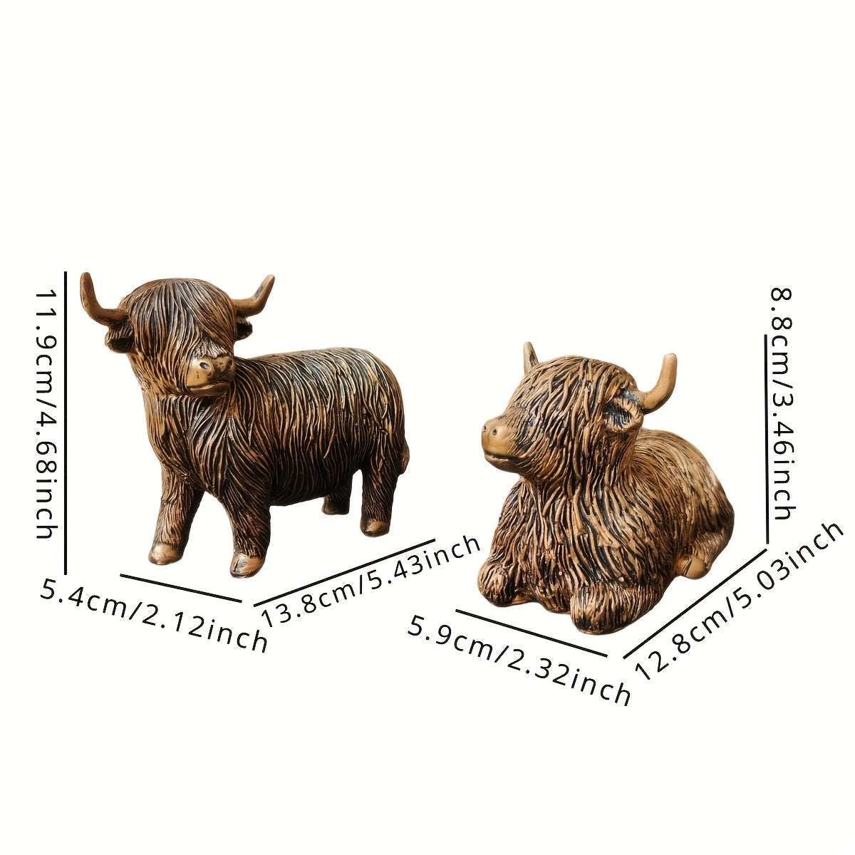 Eleganta skulpturer av höglandskon – Set med 2 figurer i harts med guldfärgad accentfinish