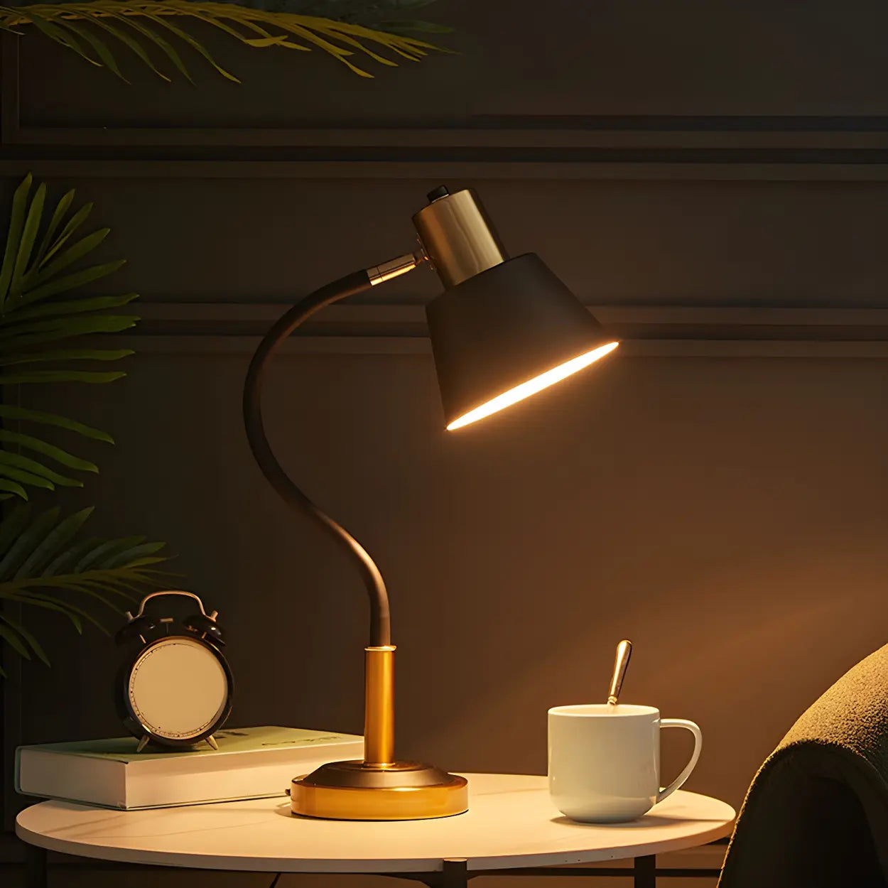 Modern svart justerbar bordslampa med elegant avsmalnande metallskärm – Hem- och kontorsbelysning