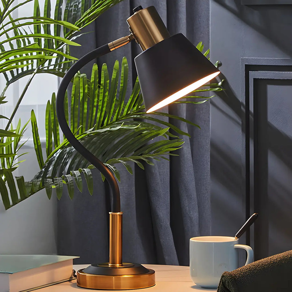 Modern svart justerbar bordslampa med elegant avsmalnande metallskärm – Hem- och kontorsbelysning