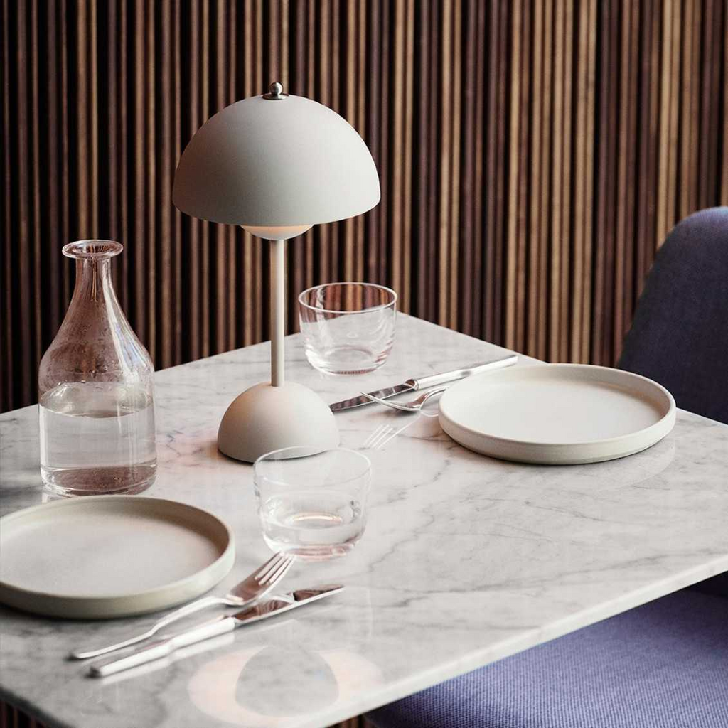 LunarGlow - LED-bordslampa för en ambient interiör