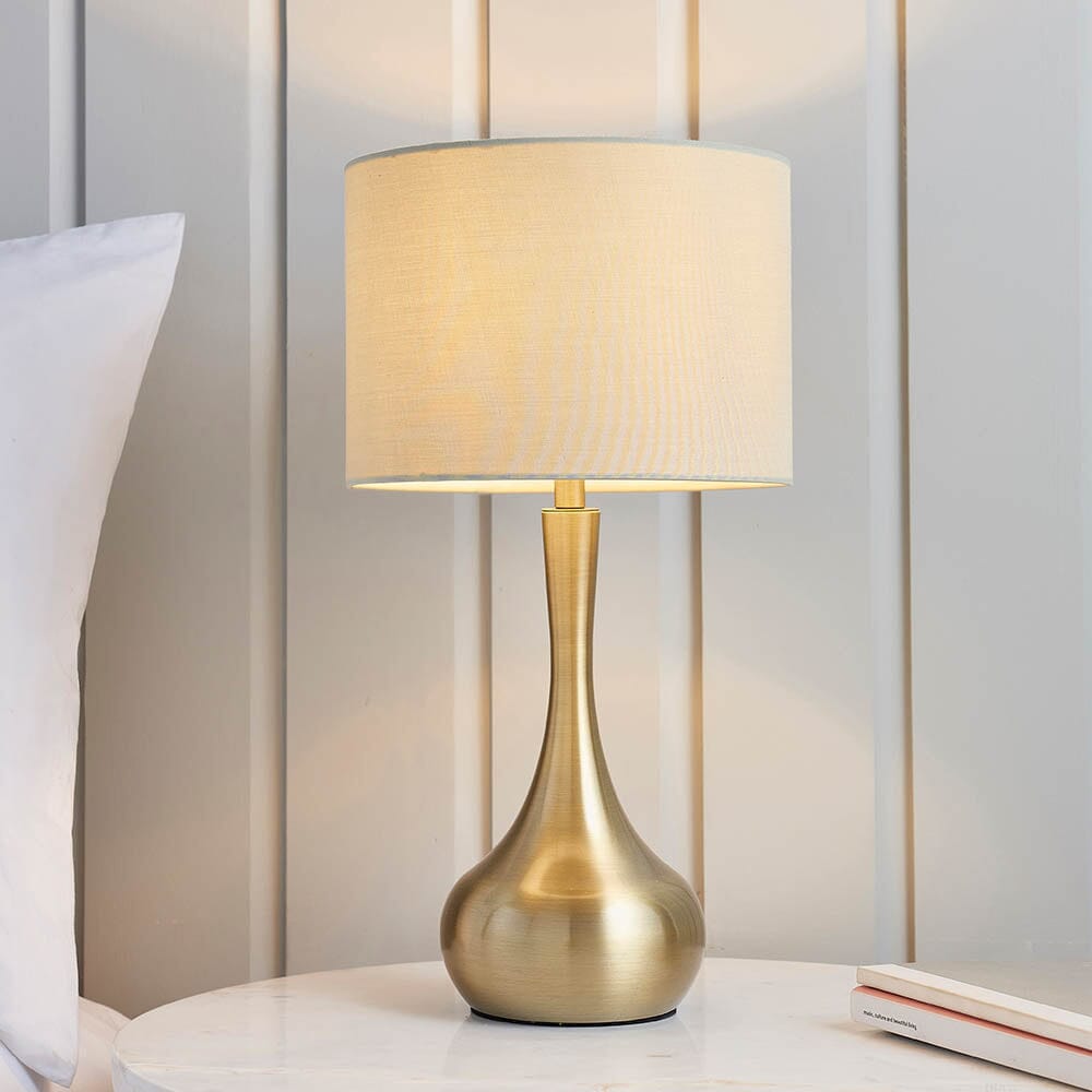 Golden Radiance bordslampa – Modern dekorativ belysning för eleganta interiörer