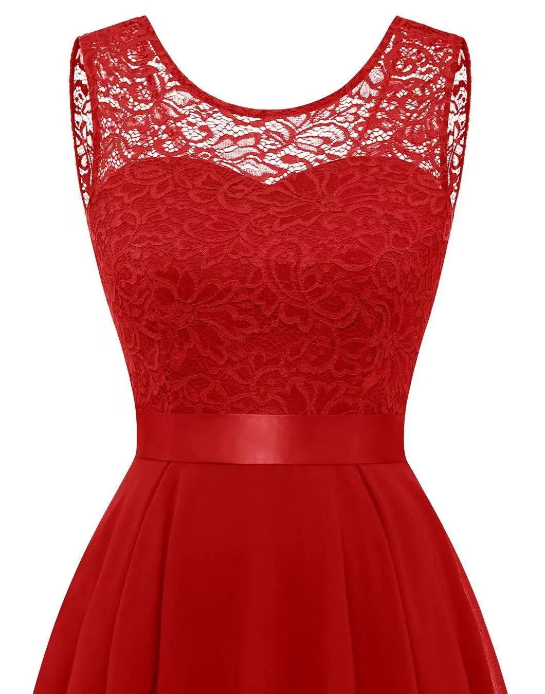 Amelisse | Elegant klänning med asymmetrisk fåll - Elegant bröllopsgäststil