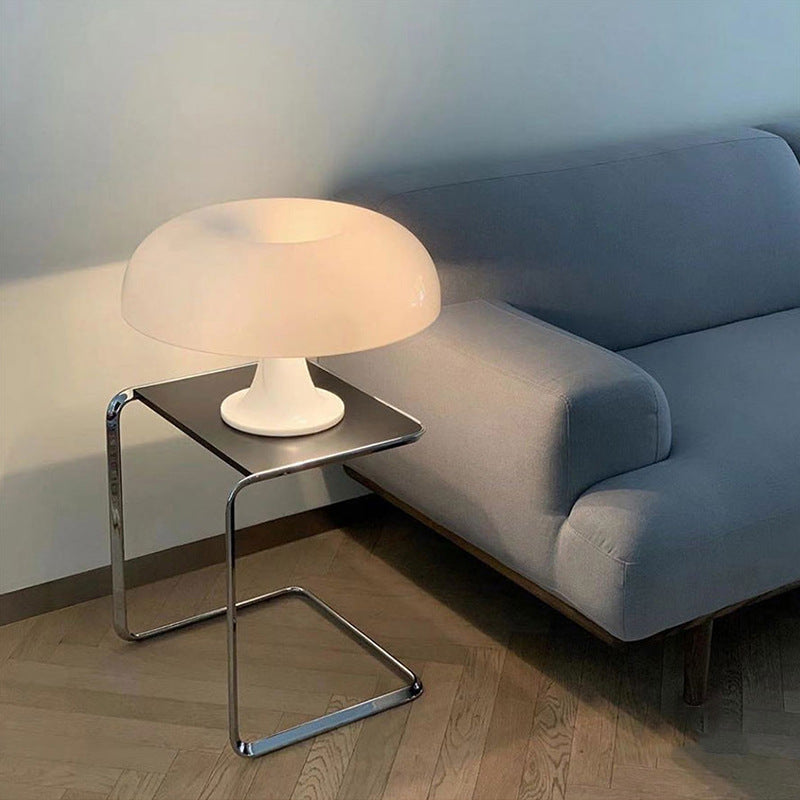 Svampformad minimalistisk bordslampa