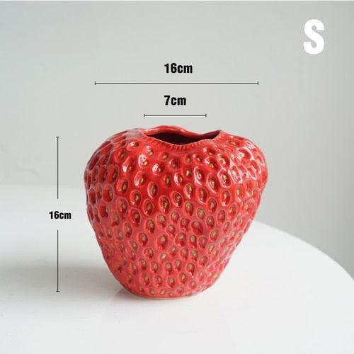 Charmig jordgubbskeramikvas – nyckfull fruktinspirerad blomhållare