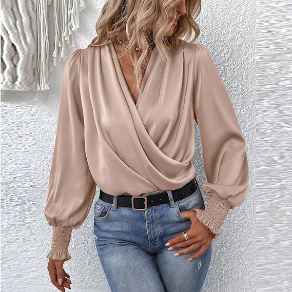 Yvette | V-ringad blus med smockade manschetter - Chic, avslappnad topp