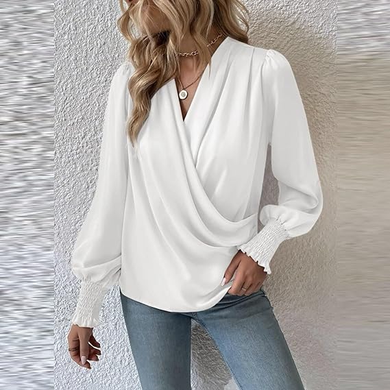 Yvette | V-ringad blus med smockade manschetter - Chic, avslappnad topp