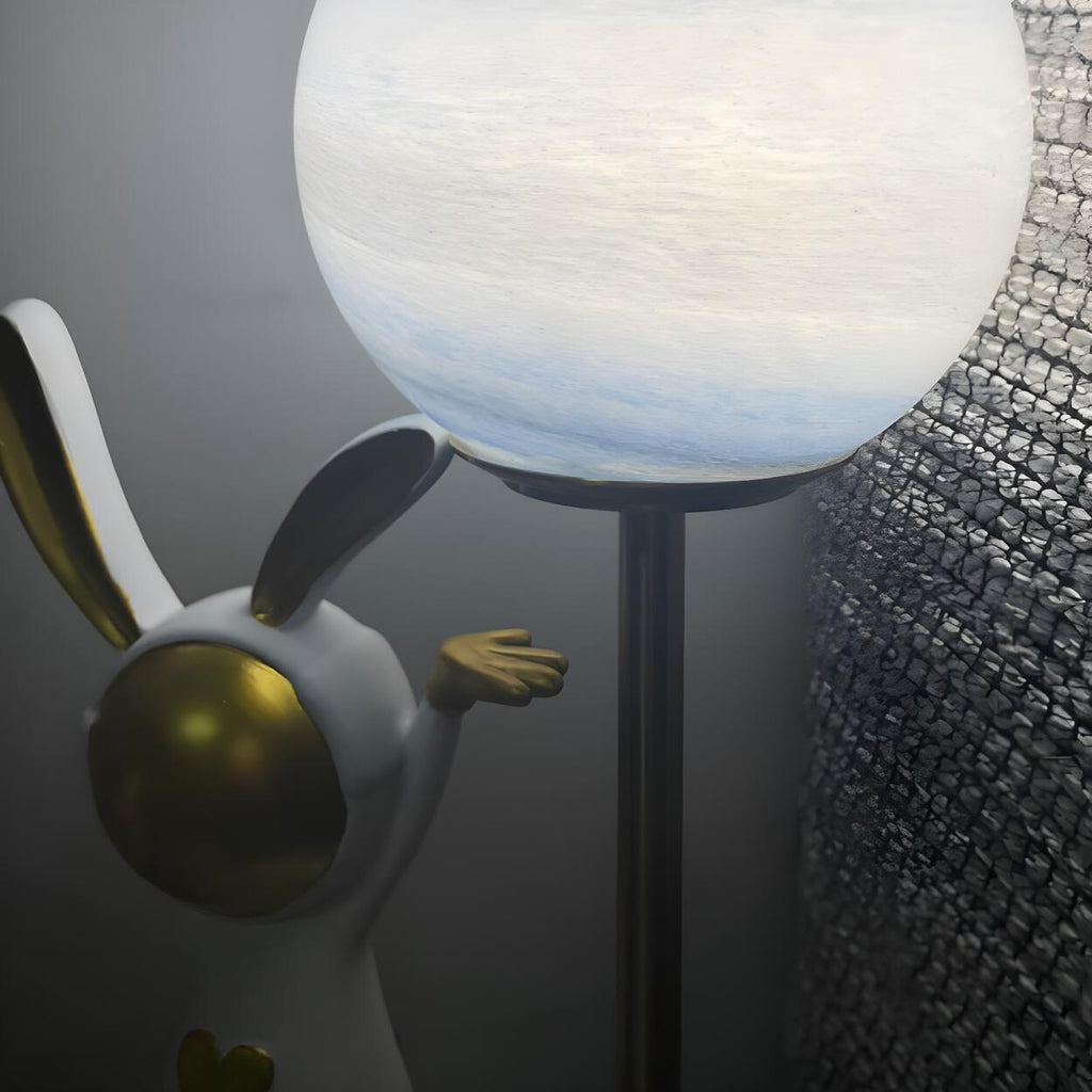 Nyckfull Bunny Globe-bordslampa med glasskärm och metallfot
